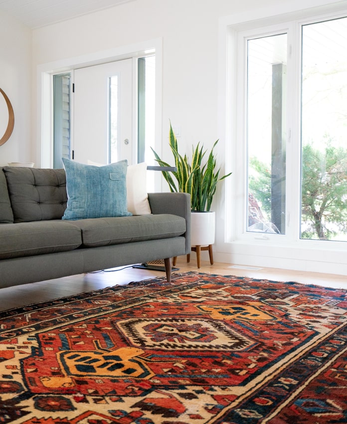 Perserteppich vor dem Sofa